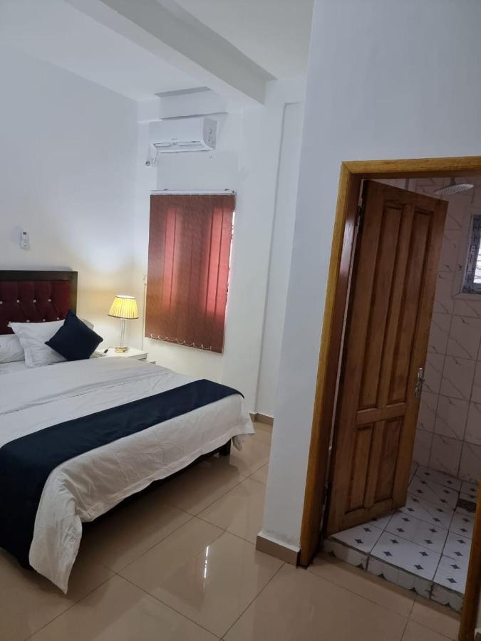Baobab Lodge Douala Bagian luar foto